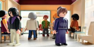 Figuren stehen im Raum und sehen sich nicht an